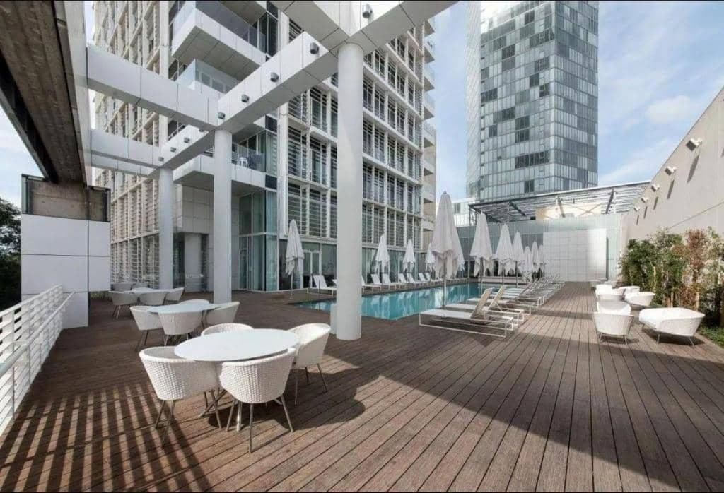 Meier on Rothschild, Tel Aviv, Israel, meier pool area