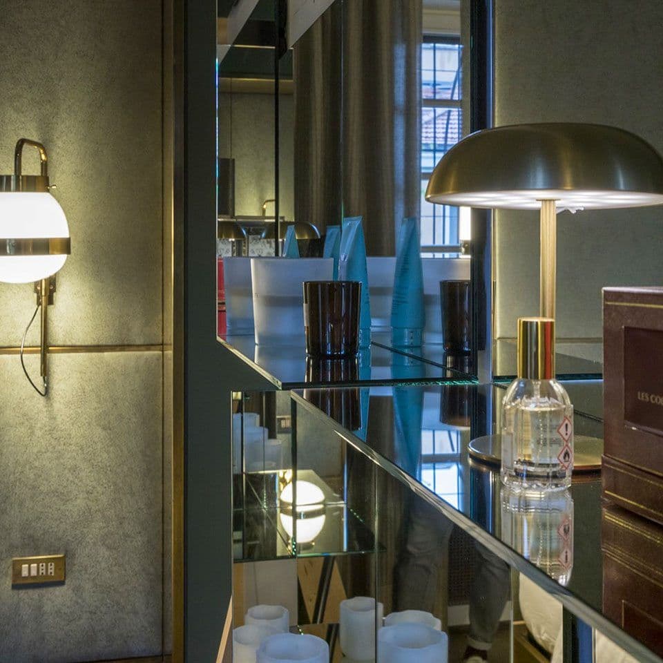 Mogg, Decor