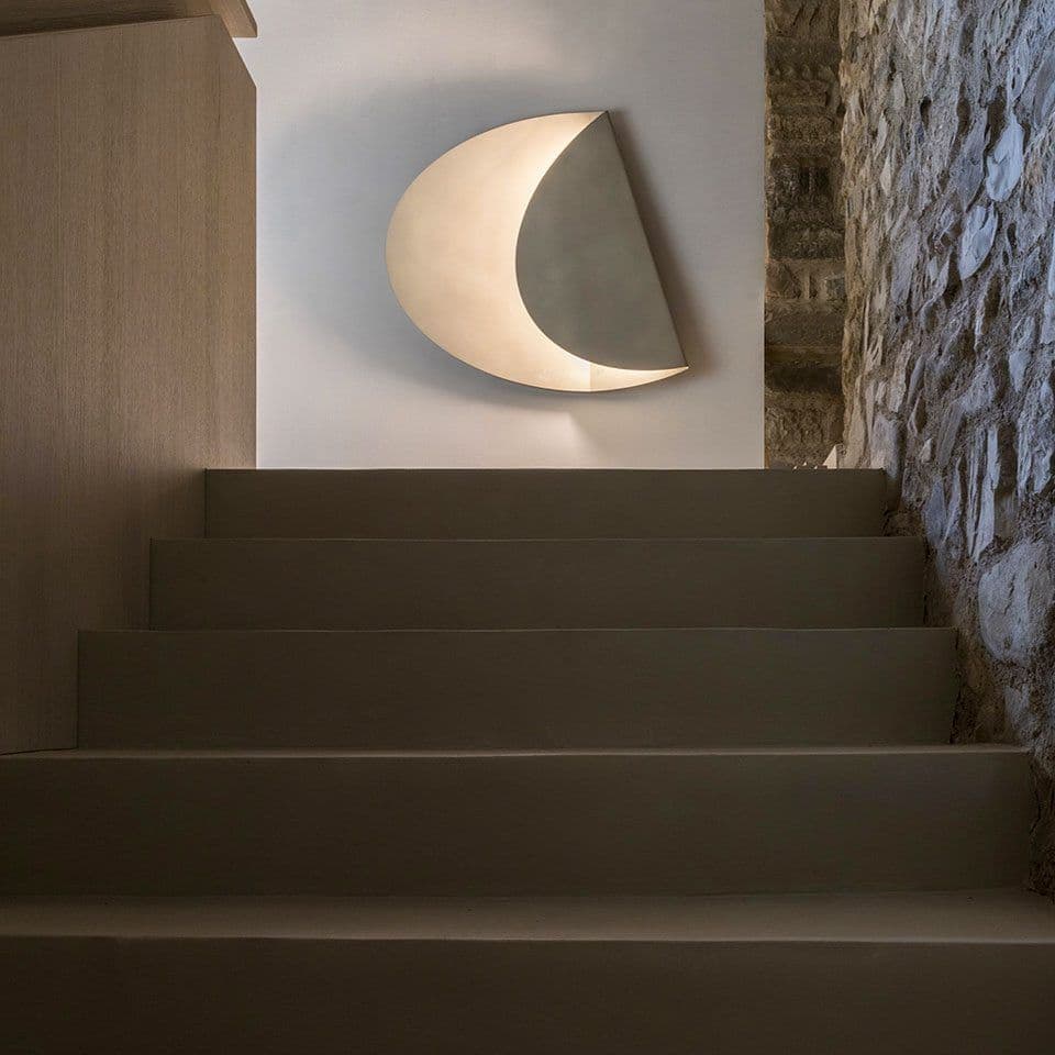 Mogg, Lighting