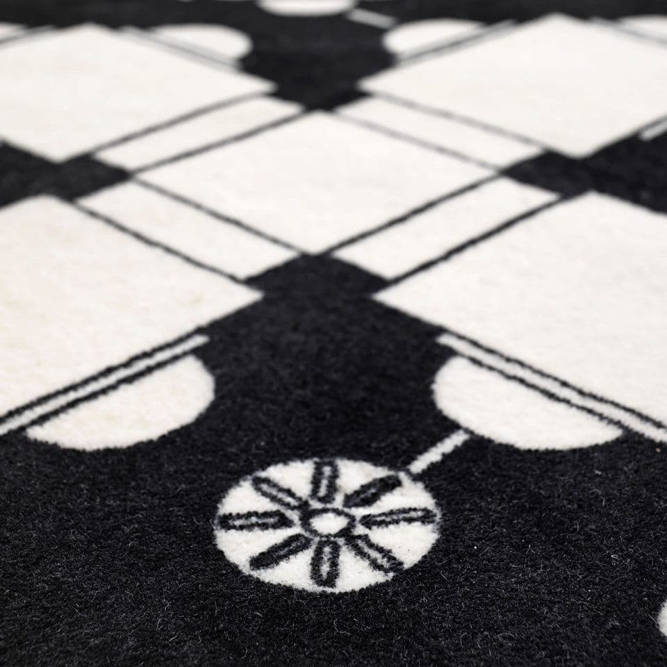 Mogg, Rugs